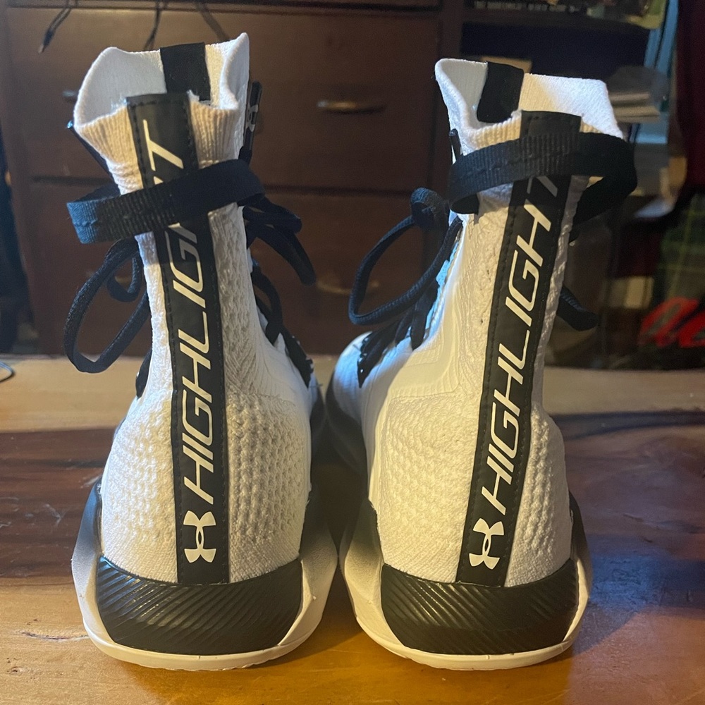 Under Armour UA Highlight Ace 2.0 Volleyball Shoes .